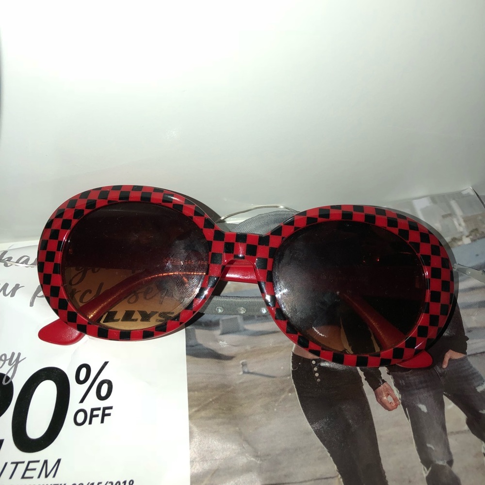 Red and black checkerboard clout goggles